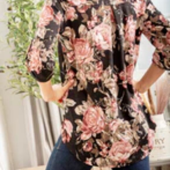 Plus Size Floral Top - Picture 4 of 8